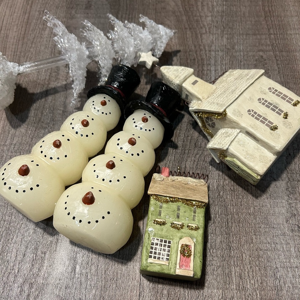 Festive Snowman and House Holiday Decor Set